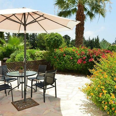 Limnaria Villas Sunny Garden Apartment Paphos Eksteriør billede